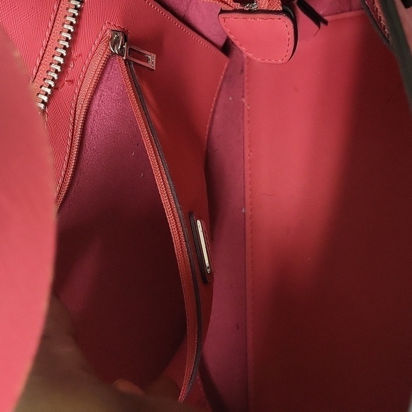 GUESS handbag/cross body bag in Coral color - Picture 9 of 16